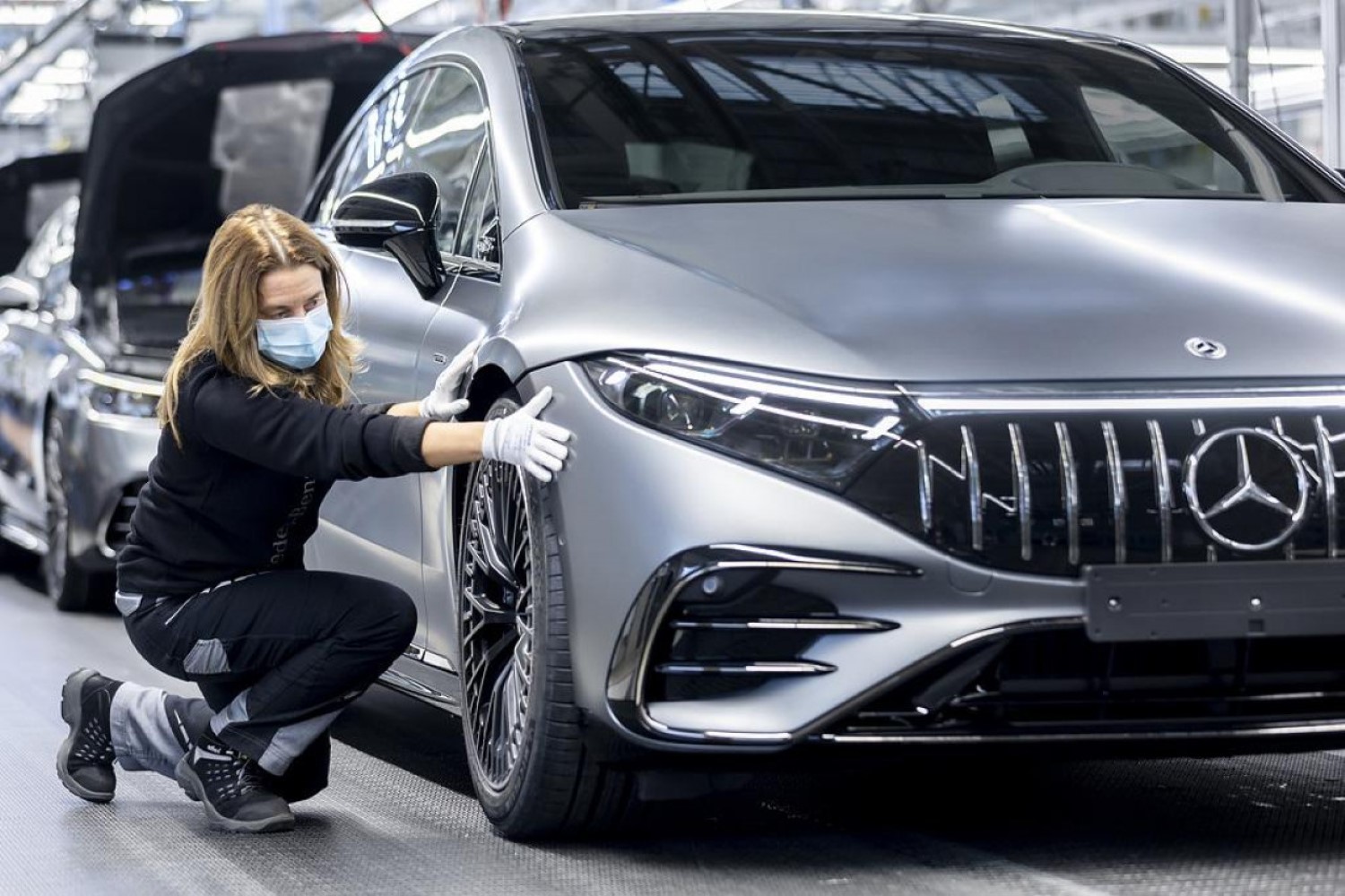 Кој вели дека автомобилската индустрија е на колена? Daimler дели рекордни бонуси