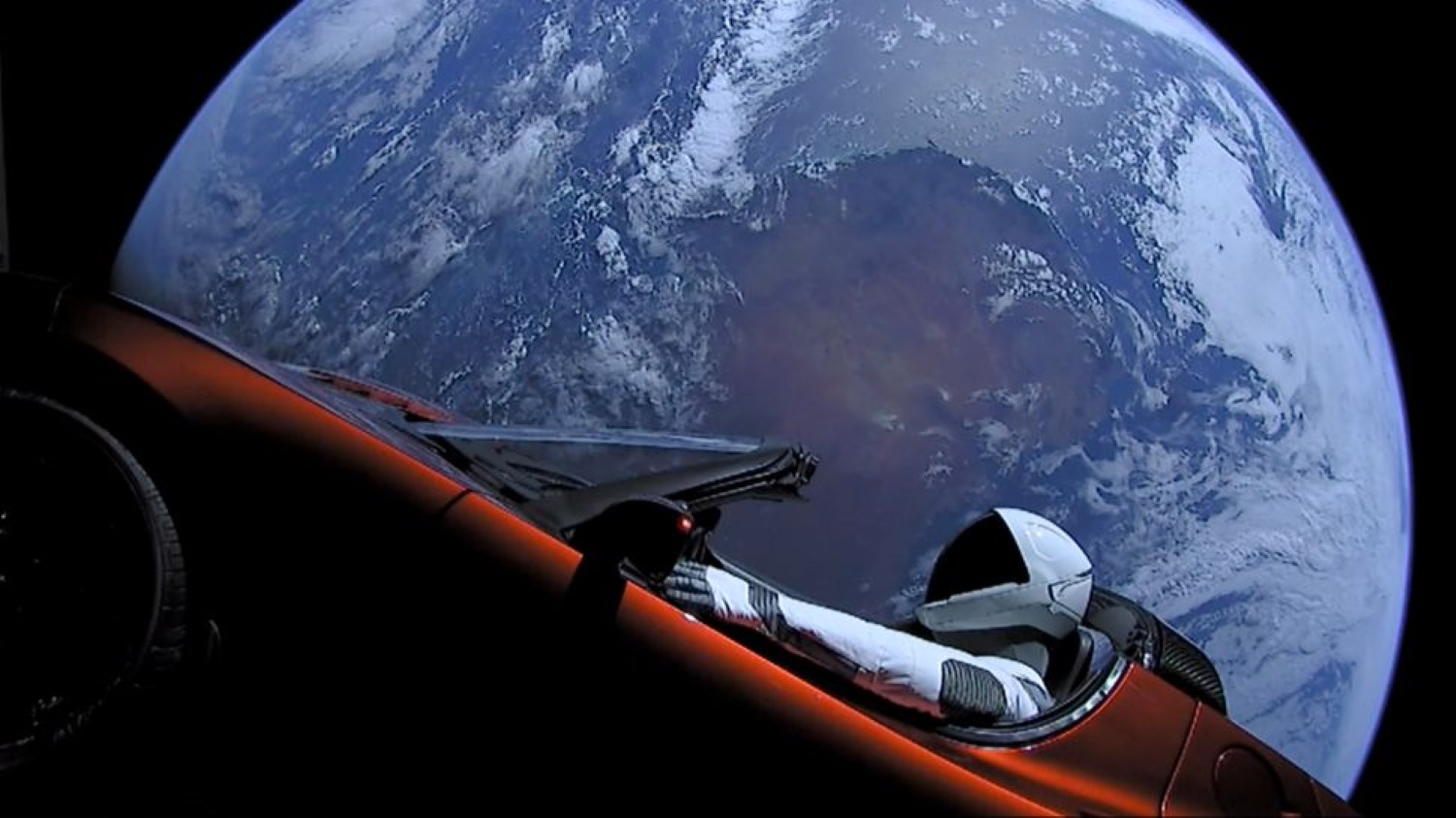 Четири години од лансирањето на Tesla Roadster во вселената: Дали знаете каде е сега?