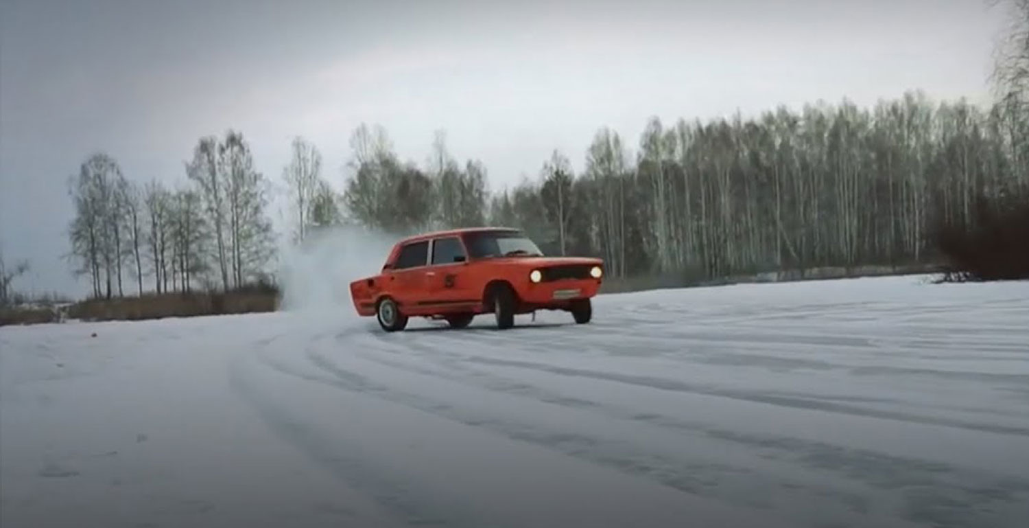 Русин го собори светскиот рекорд во континуиран дрифт со Lada 1600 / ВИДЕО