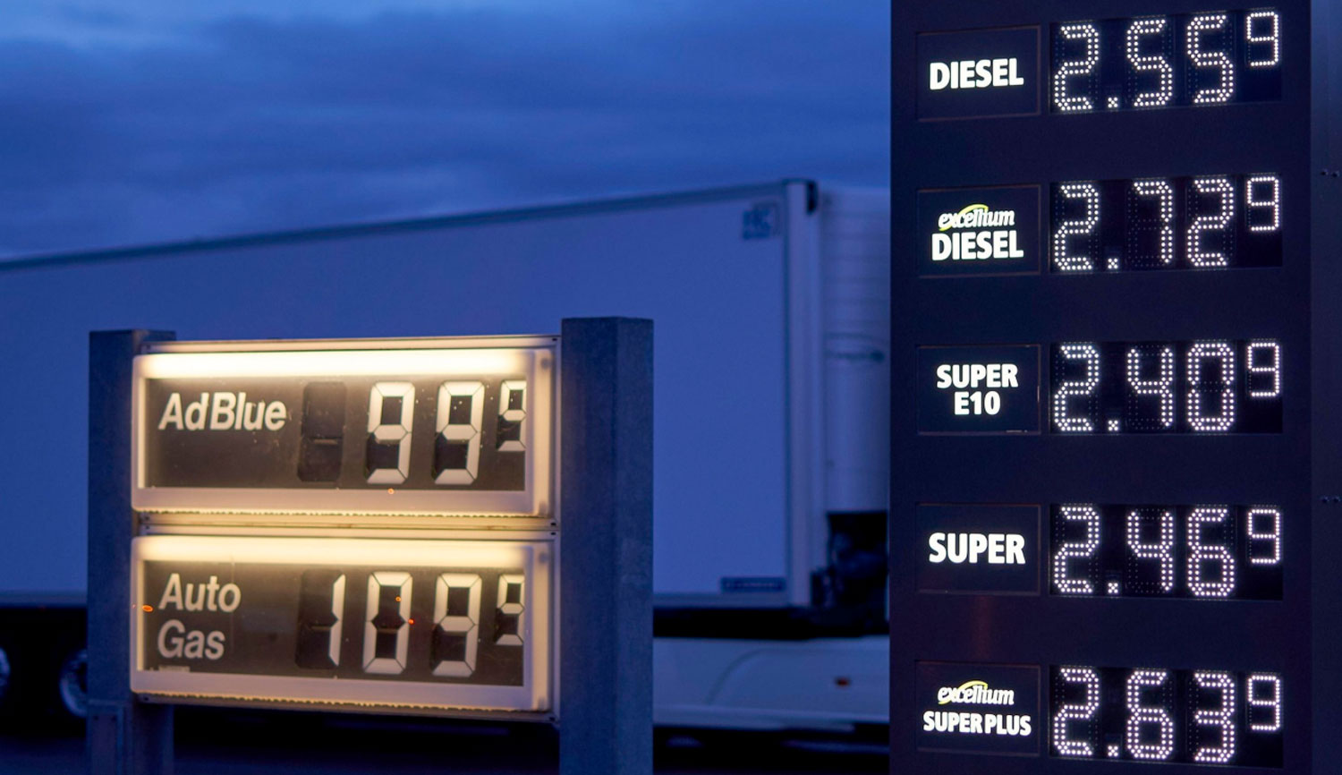 Луд тренд на бензинските пумпи: „Поевтино ми е да платам казна отколку да наполнам полн резервоар“