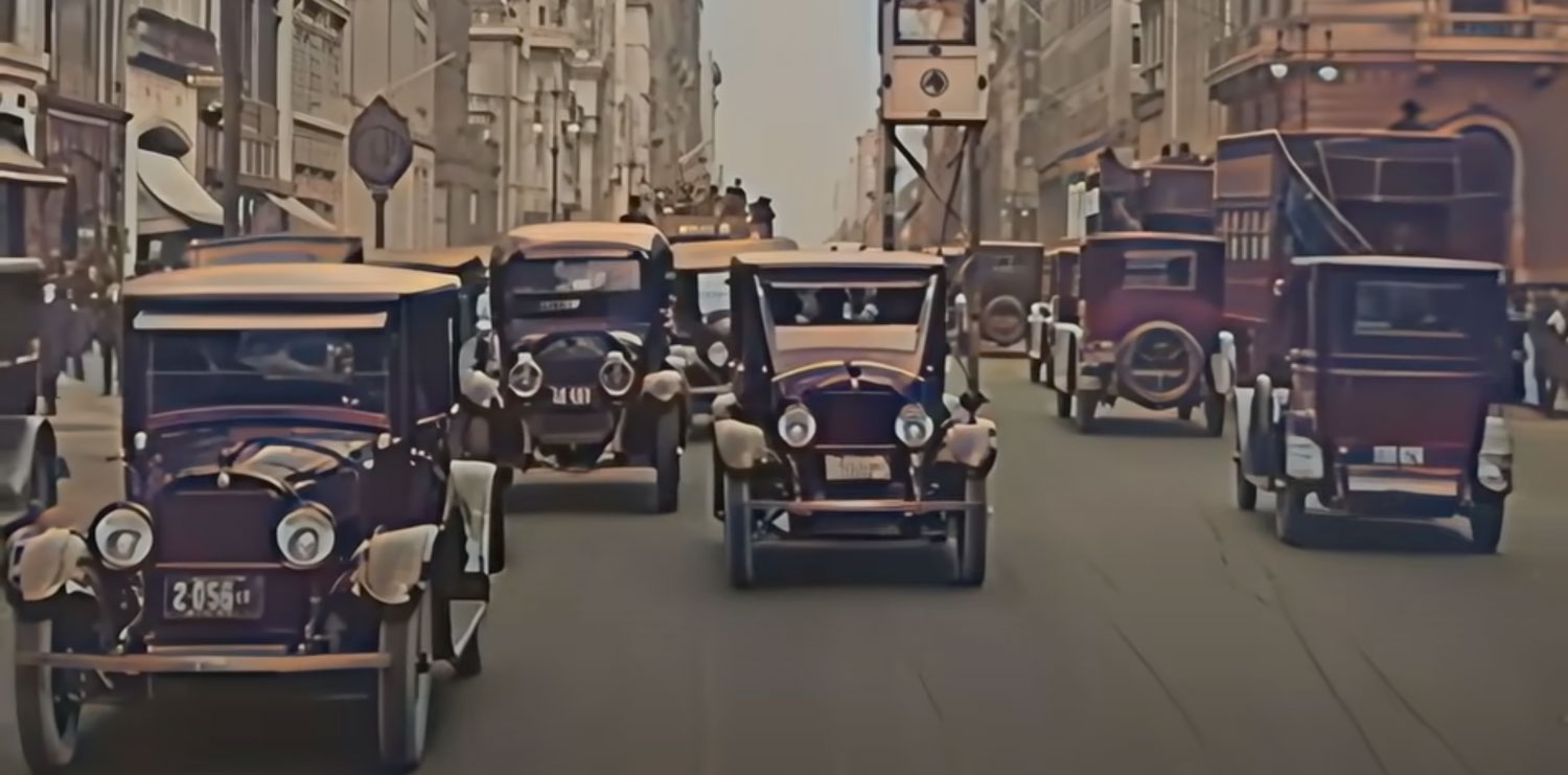 Како изгледале улиците пред 100 години? Интересно видео кое фрла сосема ново светло на тогашниот градски сообраќај! (ВИДЕО)