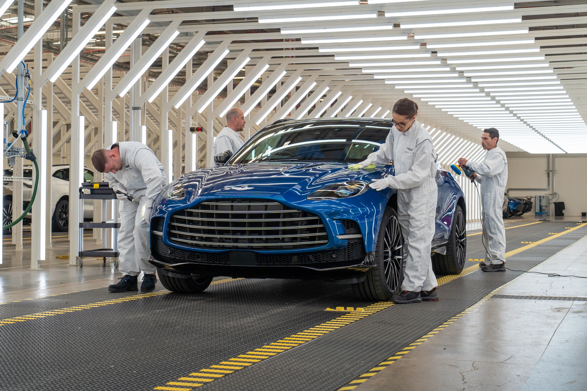 Започна производството на Aston Martin DBX707. Најмоќниот слуксузен SUV пристигнува во 50 земји