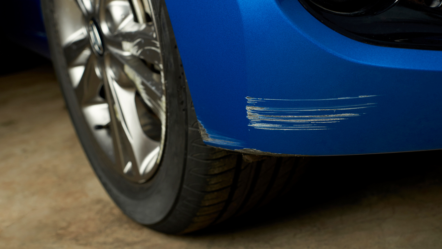 Лак за нокти и паста за заби: Дали „домашните средства“ можат да ги санираат проблемите со оштетена боја на возилото?!