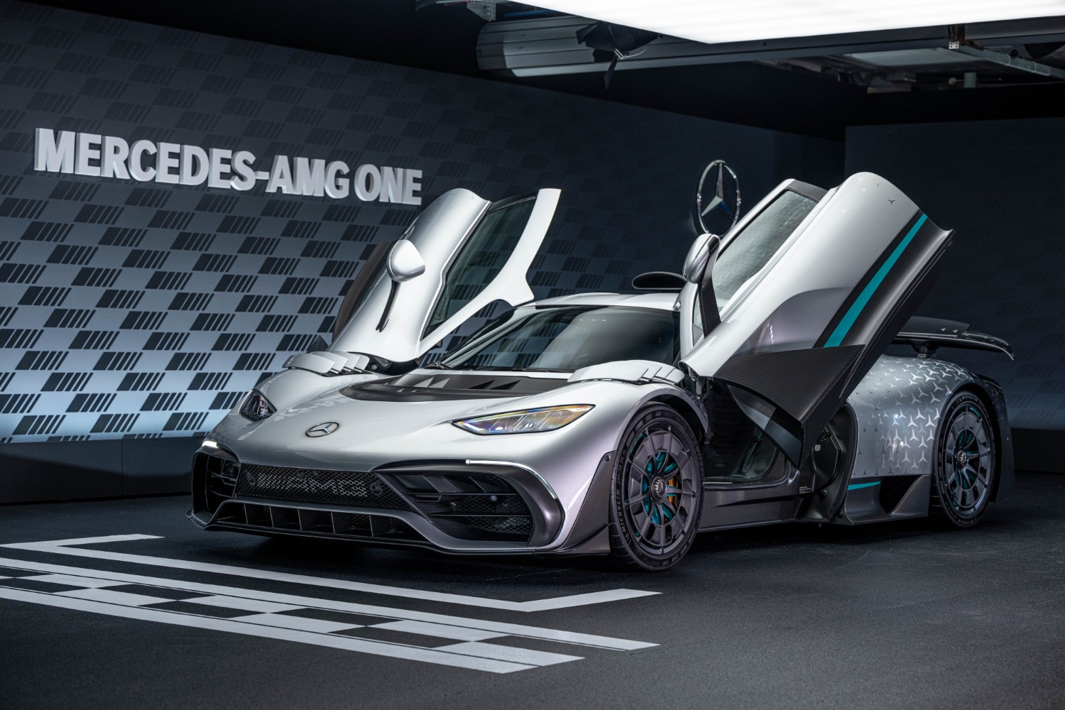 Kонечно го здогледа светлото на денот: Ова е Mercedes-AMG One, хибриден „ѕвер“ од 1.063 КС / ФОТО+ВИДЕО