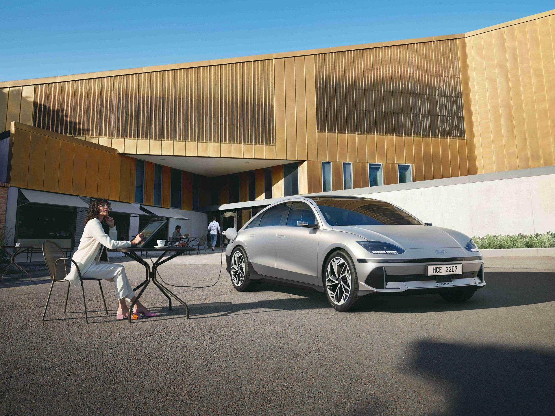 Hyundai Ioniq 6 доаѓа со рекордно ефикасни батерии / ФОТО