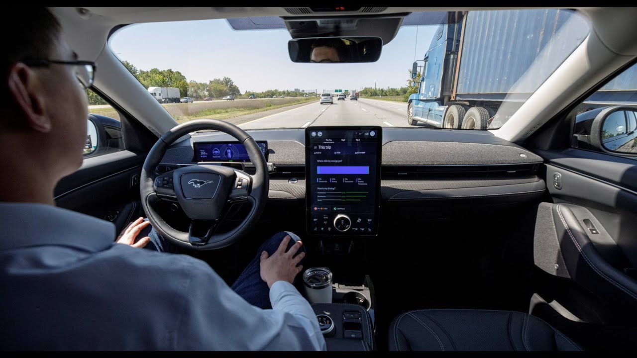 Трите нови функции во Ford BlueCruise Hands-Free системот за возење / ВИДЕО