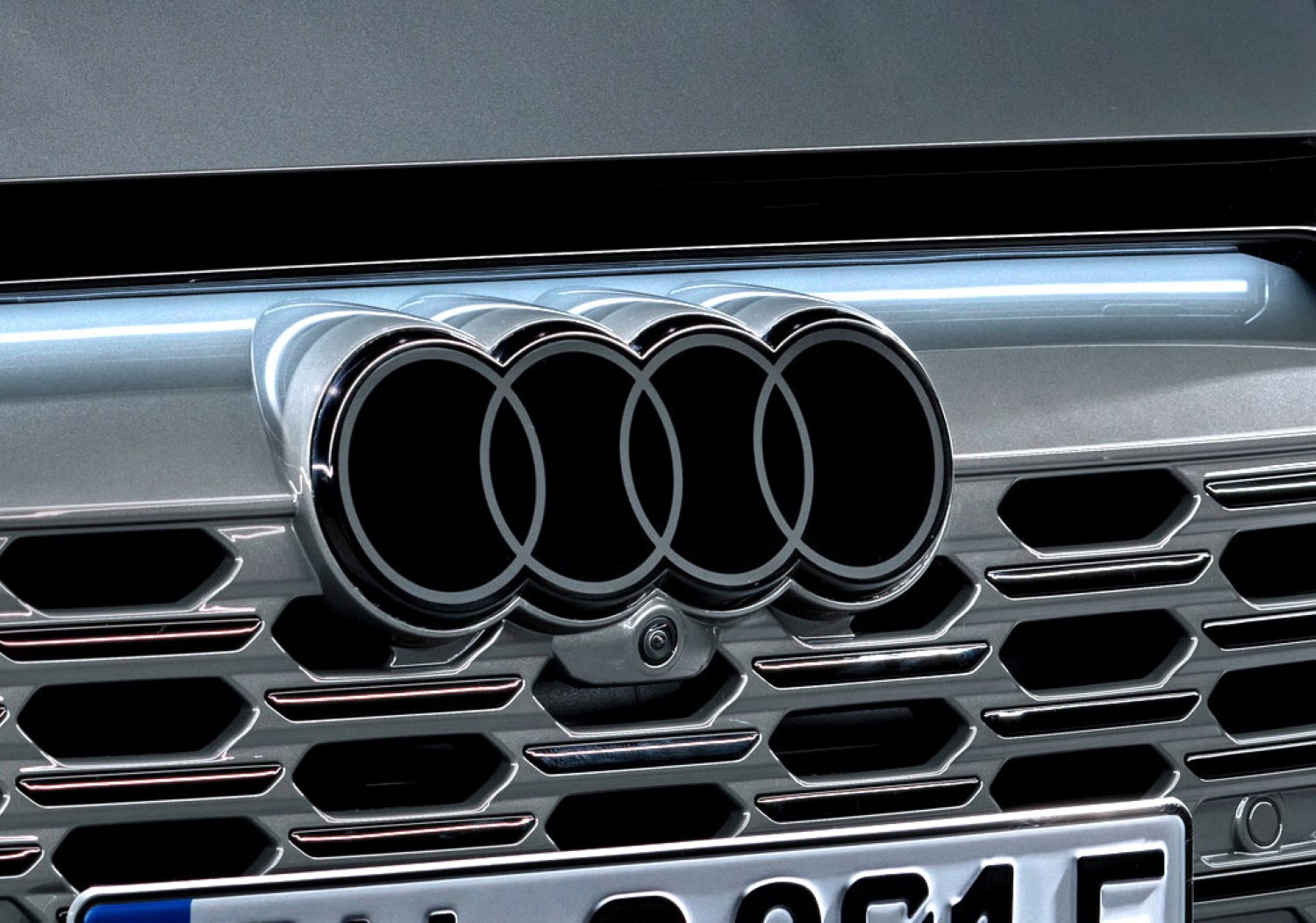 Audi го промени дизајнот на своето лого / ВИДЕО
