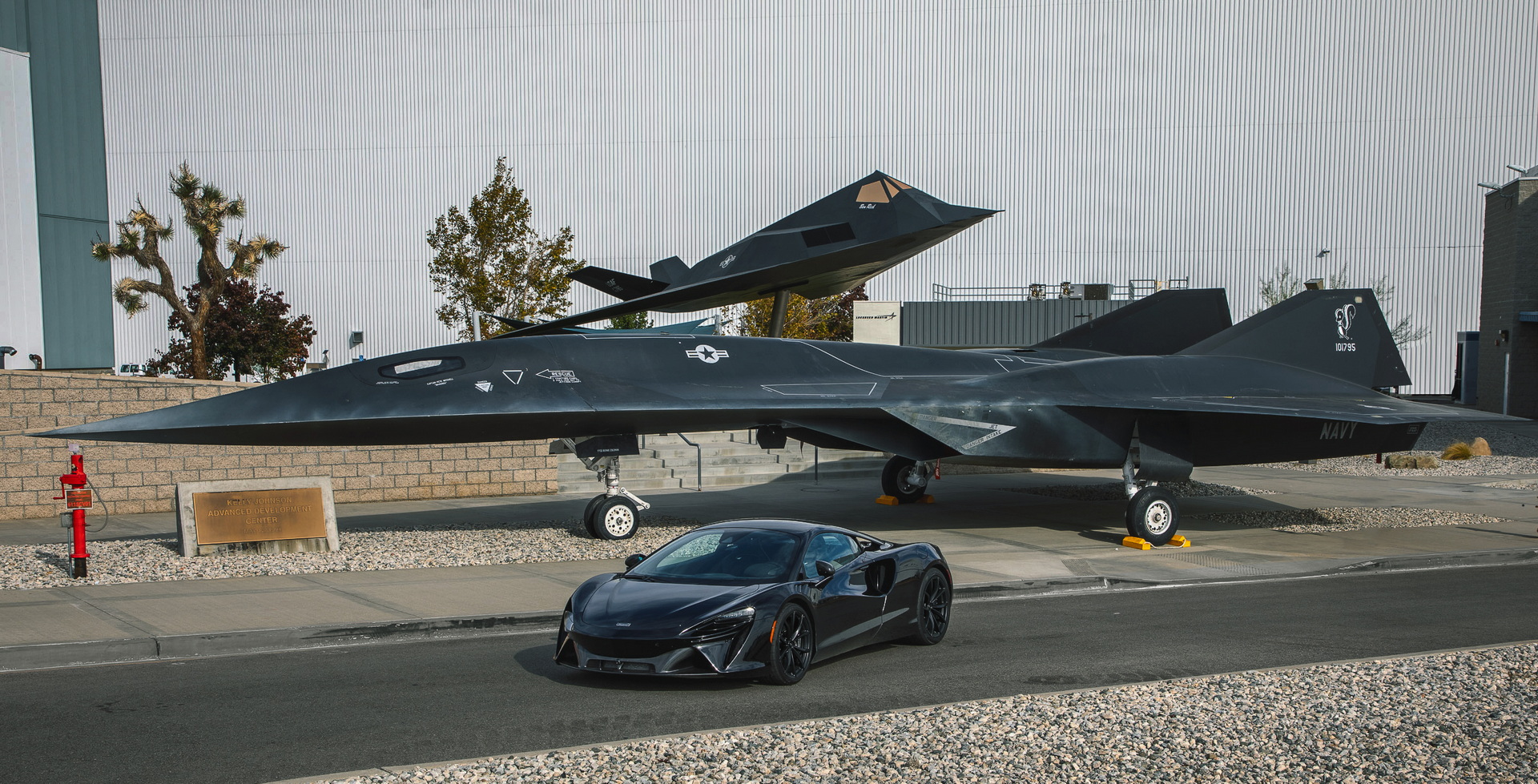 McLaren се здружува со производител на борбени авиони: Работат на „футуристички“ дизајн на суперавтомобил