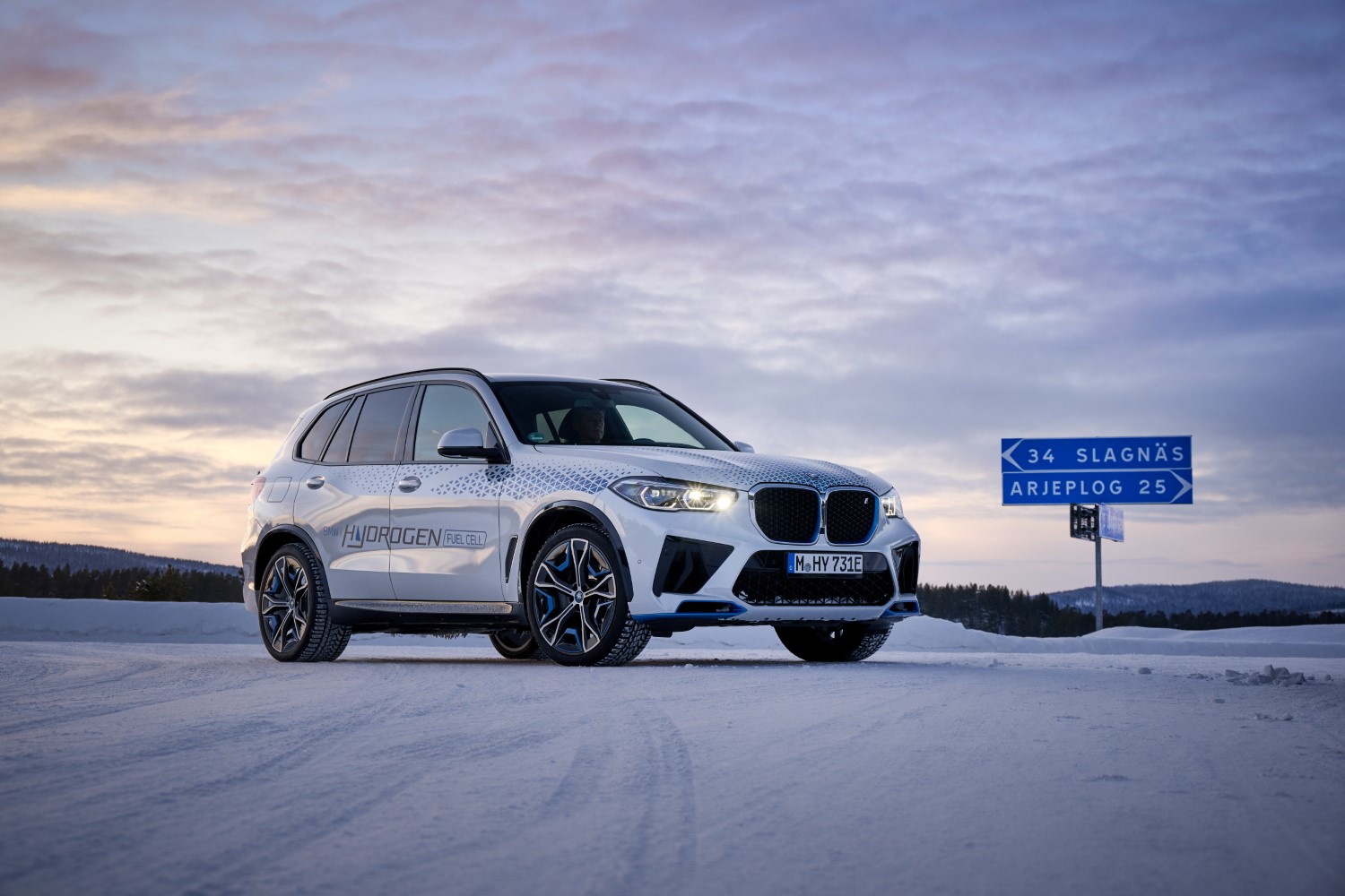 BMW започна со производство на iX5 со водороден погон / ФОТО