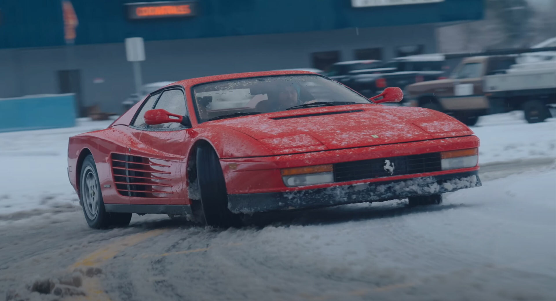 Ferrari Testarossa на летни гуми во снежна авантура / ВИДЕО