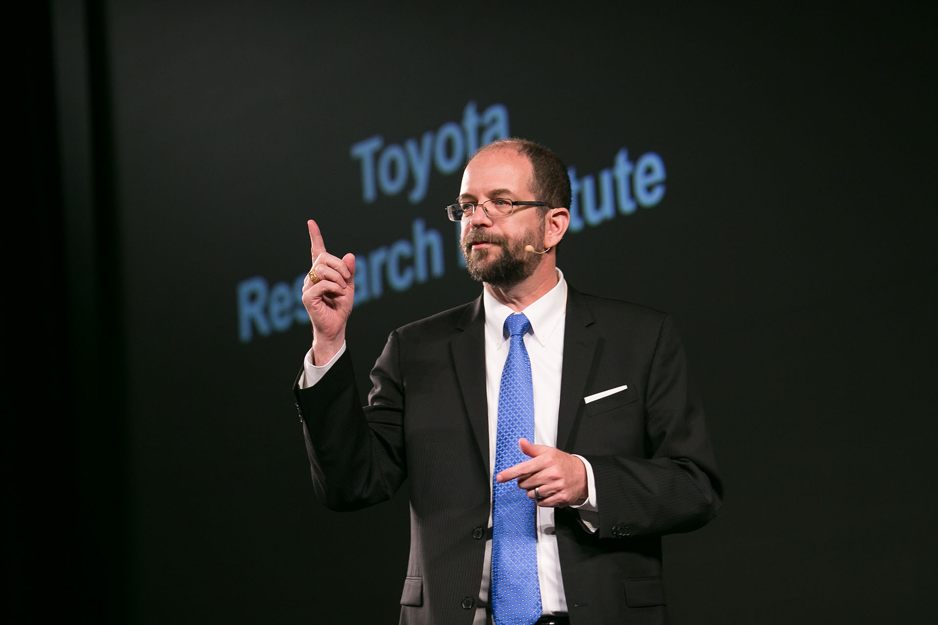 Нема доволно ресурси: Toyota објаснува зошто не е добро да се инсистира само на електрични автомобили!