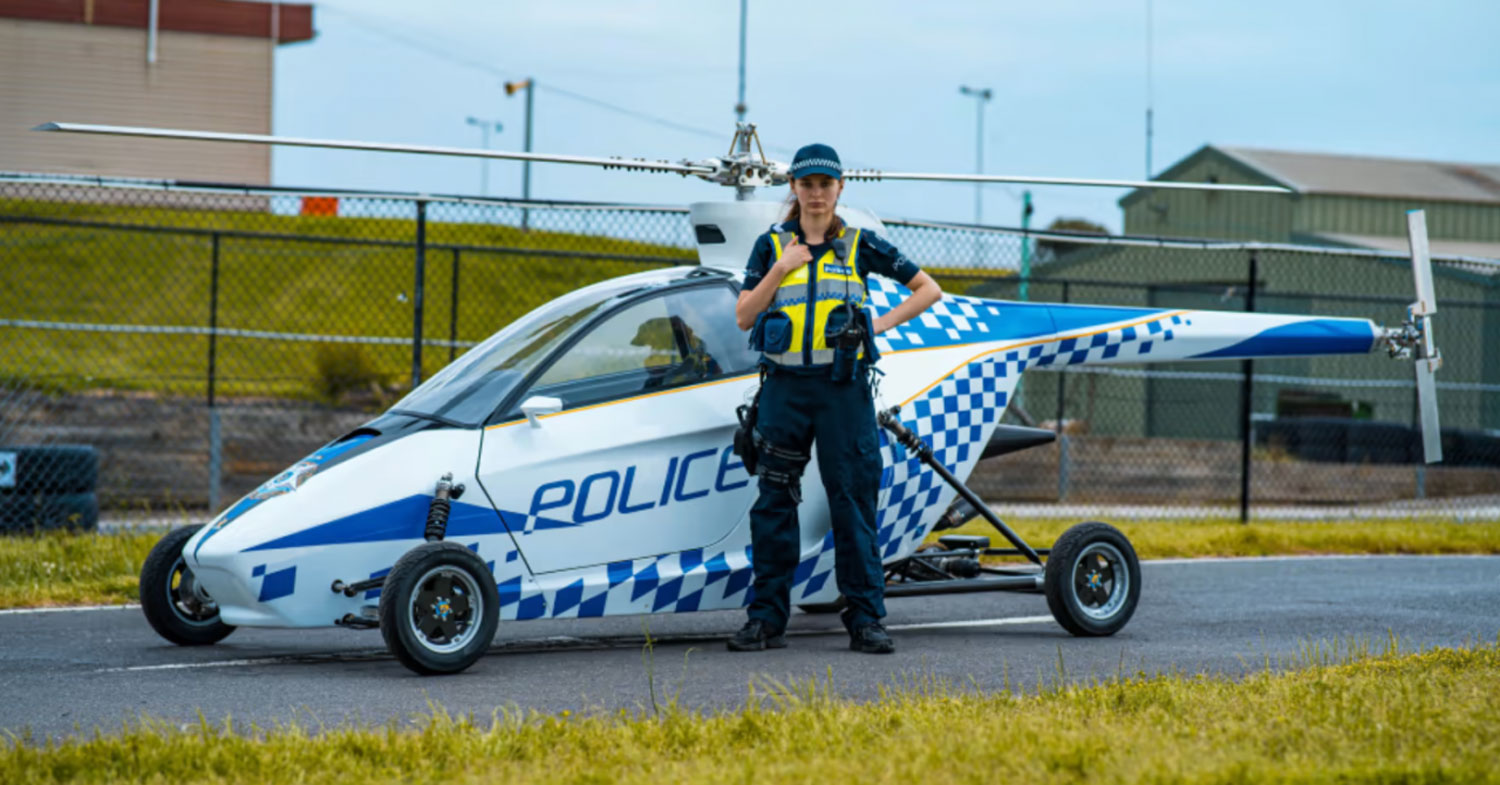 Може да биде на пат, но и во воздух: Ова е првиот полициски летечки автомобил / ВИДЕО
